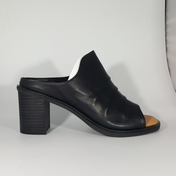 THE FLEXX Shoes - The Flexx Black Leather Slip On Mule